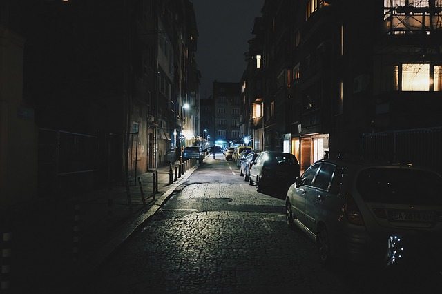 Picture of alley at night