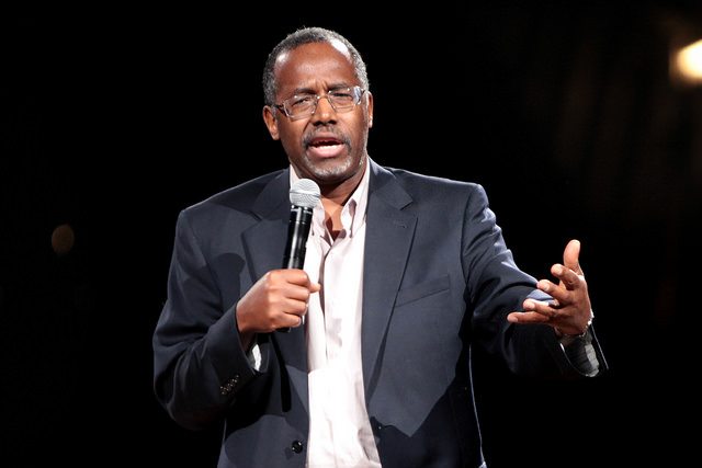 Ben Carson speaks to an audience.