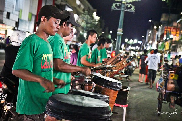 Street performers in Yogyakarta, Indonesia