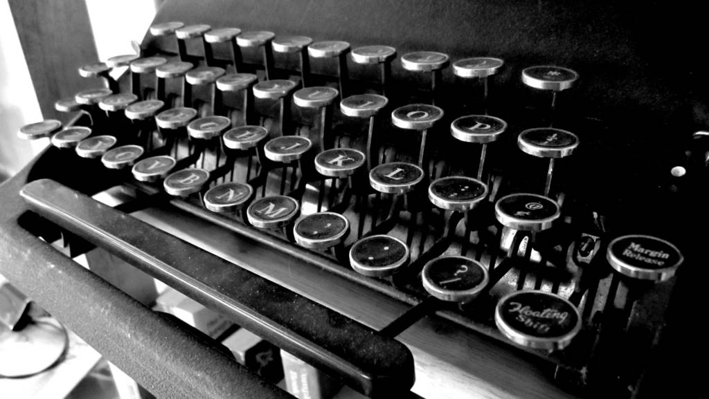 Photo of a typewriter.