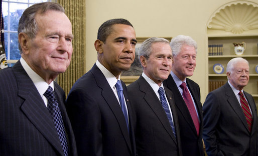 A photograph of Presidents George Herbert Walker Bush, Barack Obama, George W. Bush,, Bill Clinton, and Jimmy Carter standing in the Oval Office.