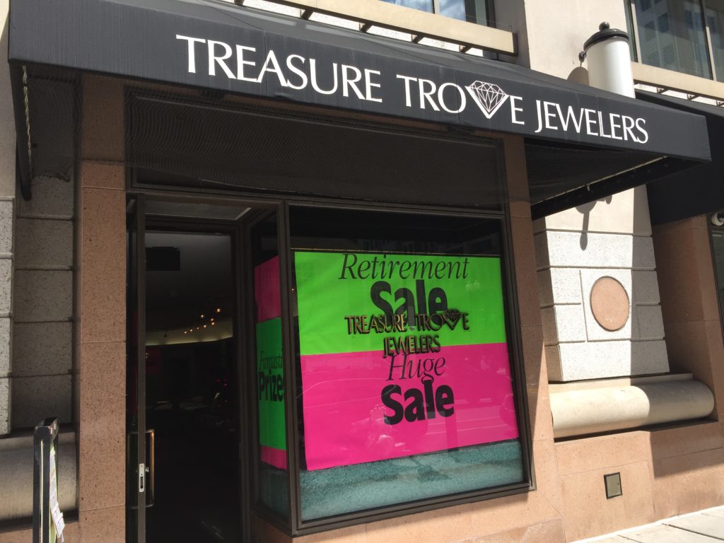 Photo of the Treasure Trove Jewelry store advertising its retirement sale.