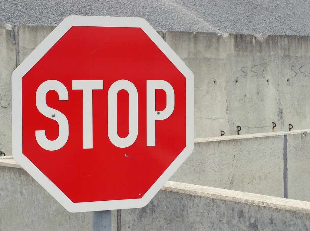 A photo showing a stop sign.