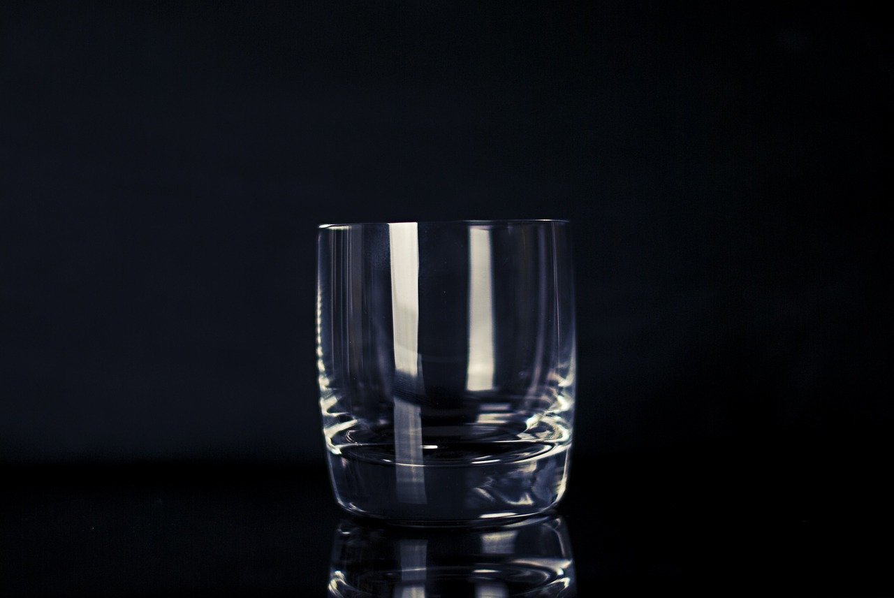 Image of an empty drinking glass.