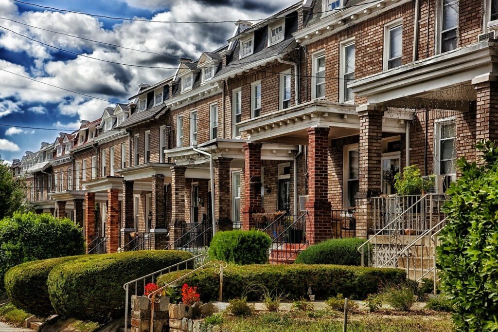A photo of row houses in Washington DC