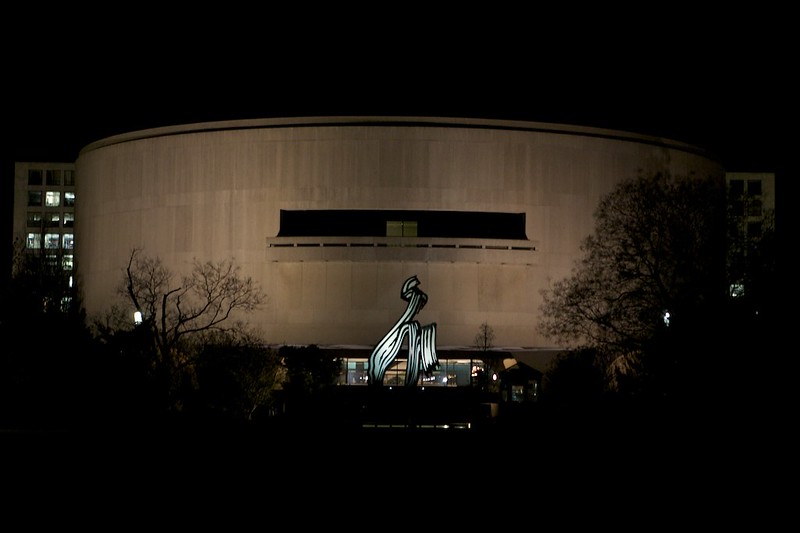 Photo of the Hirshhorn museum in Washington, DC