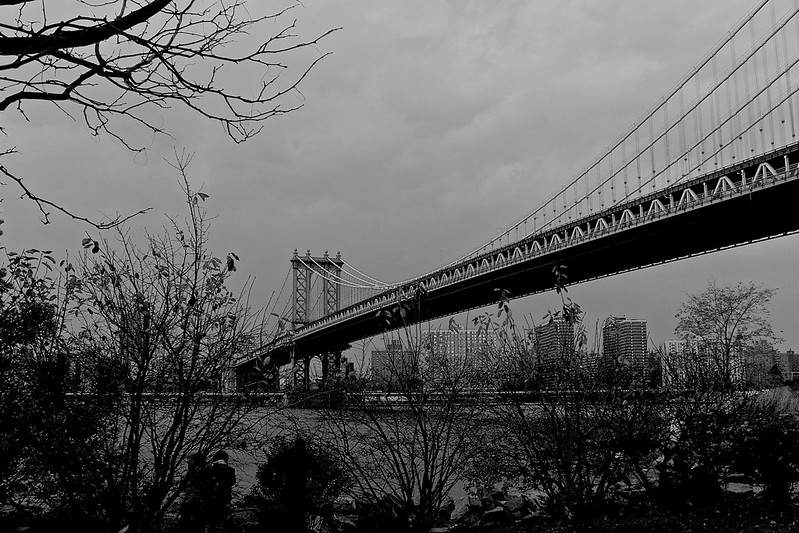 The Manhattan Bridge in black and white