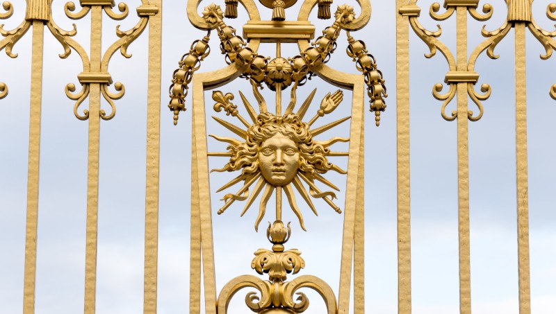 Photo of the gates of the Palace of Versailles