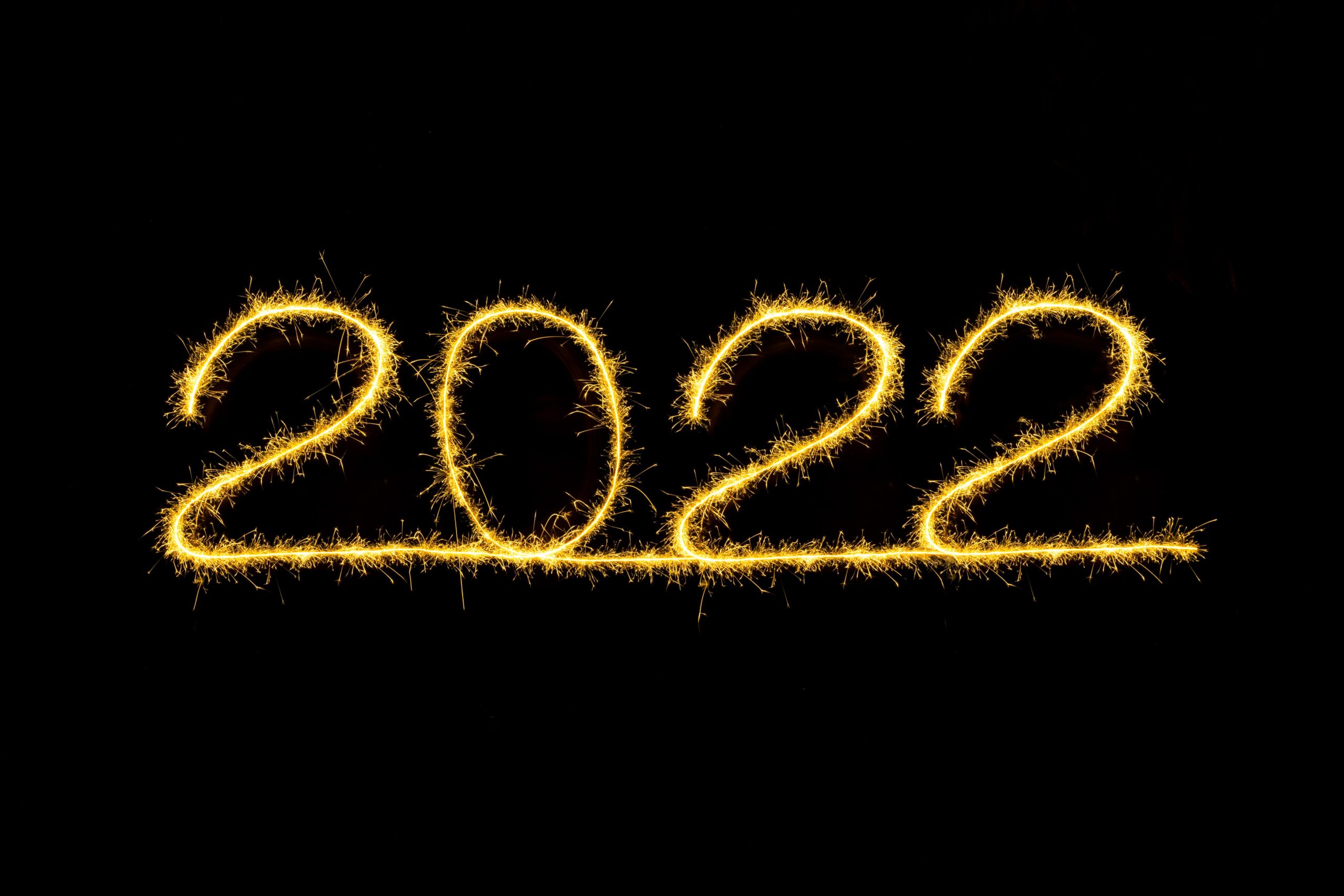 Photo of 2022 spelled out with sparklers.